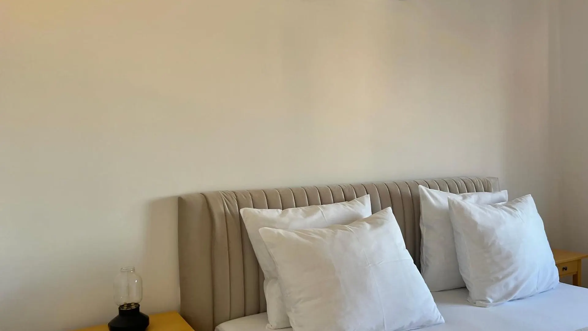 Noah Apartments Vir