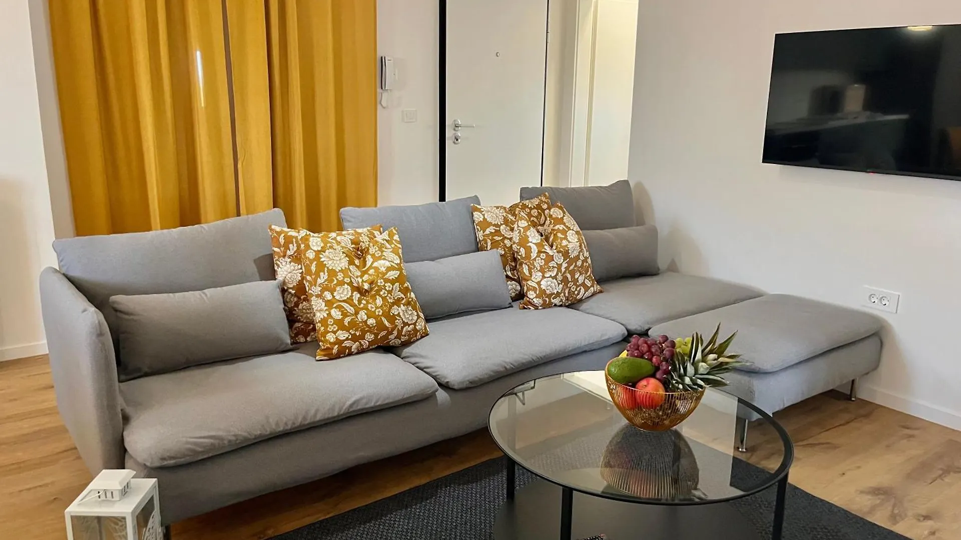 Noah Apartments Vir