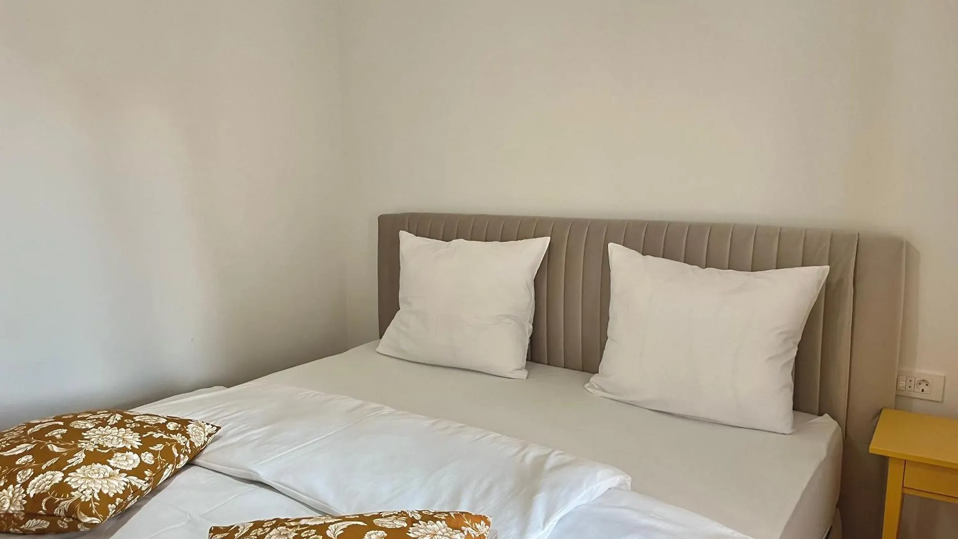 Noah Apartments Vir