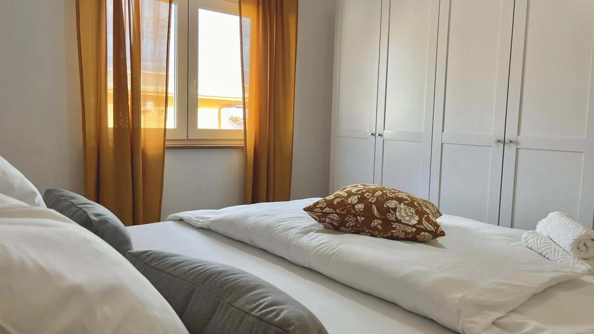 Noah Apartments Vir