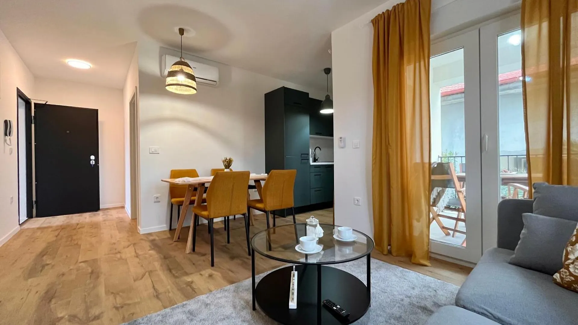 Noah Apartments Vir